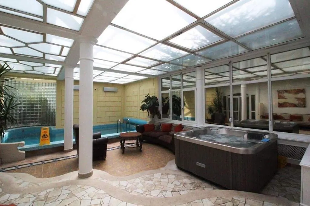 St. Peter'S Villa With Swimming Pool Budapest