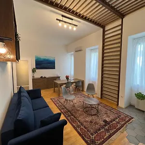 Azure King In The Heart Of Apartamento