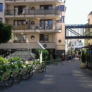 Gozsdu Spacious Апартаменты