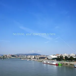 Riverside Panorama شقة